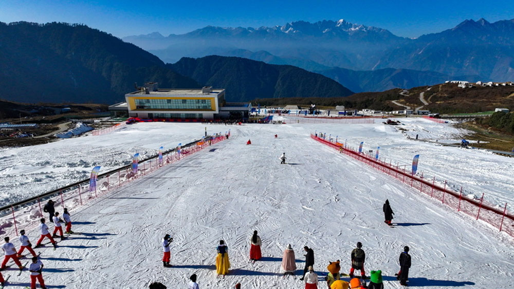 2023王崗坪冰雪文化旅游季現(xiàn)場.jpg